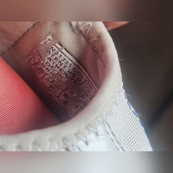 Skechers 10 LightGray Criss-cross SlipOn CheckeredPatent on the side Women Shoes - Picture 3 of 9